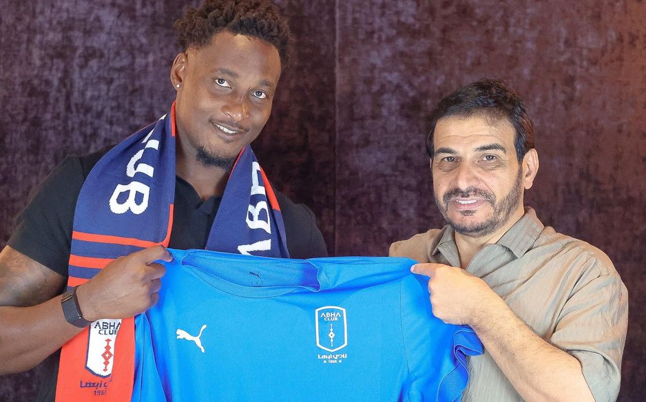 Newly promoted Abha have added goalkeeper Donovan Leon to their ranks