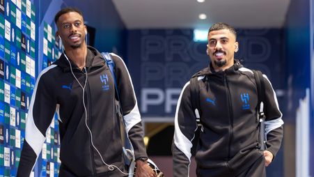 لاعبا الهلال محمد كنو وعلي لاجامي