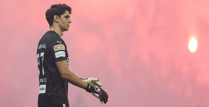 ياسين بونو في مباراة لفريقه الهلال أمام الأهلي