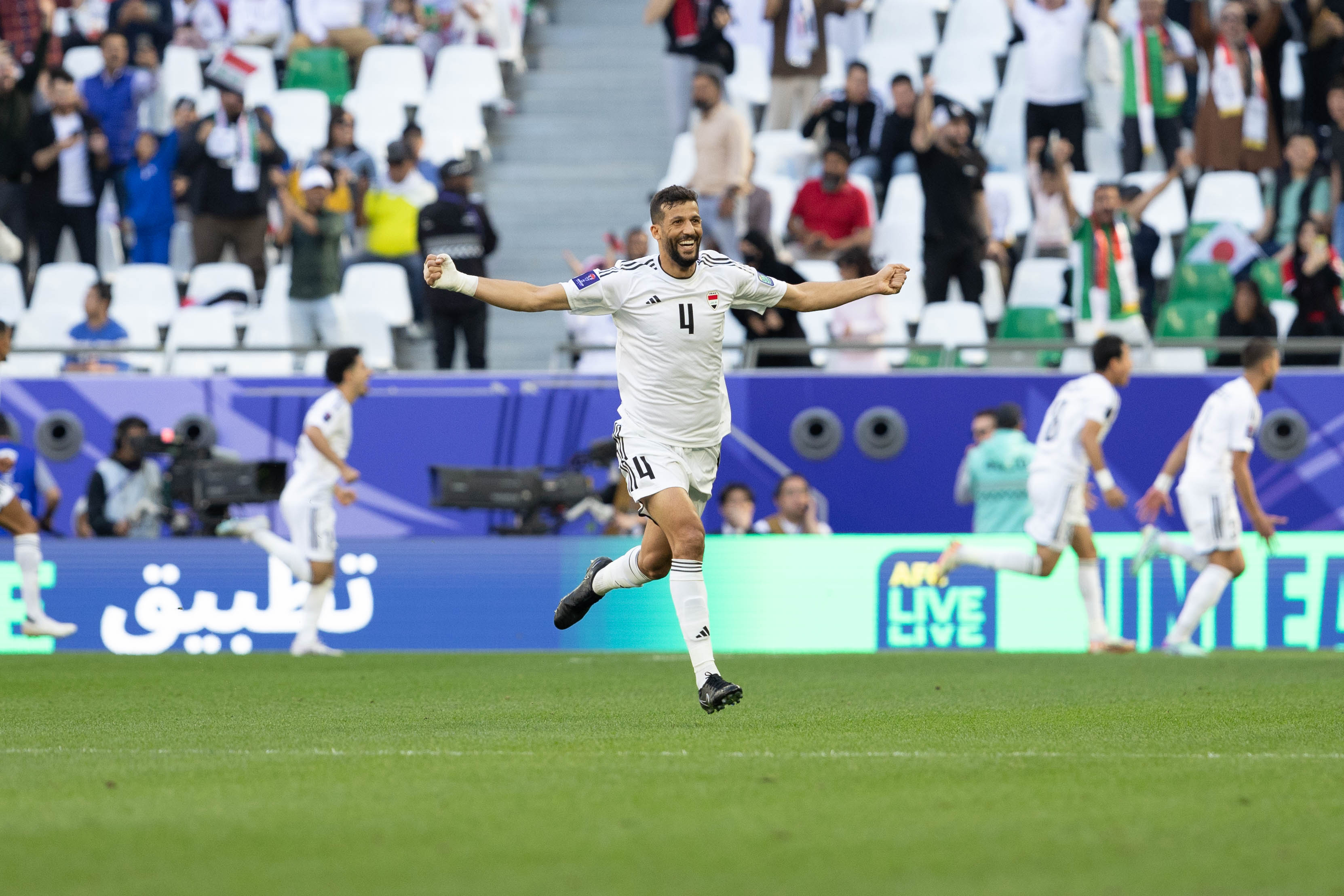 سعد ناطق، مدافع منتخب العراق لكرة القدم. (وكالات)