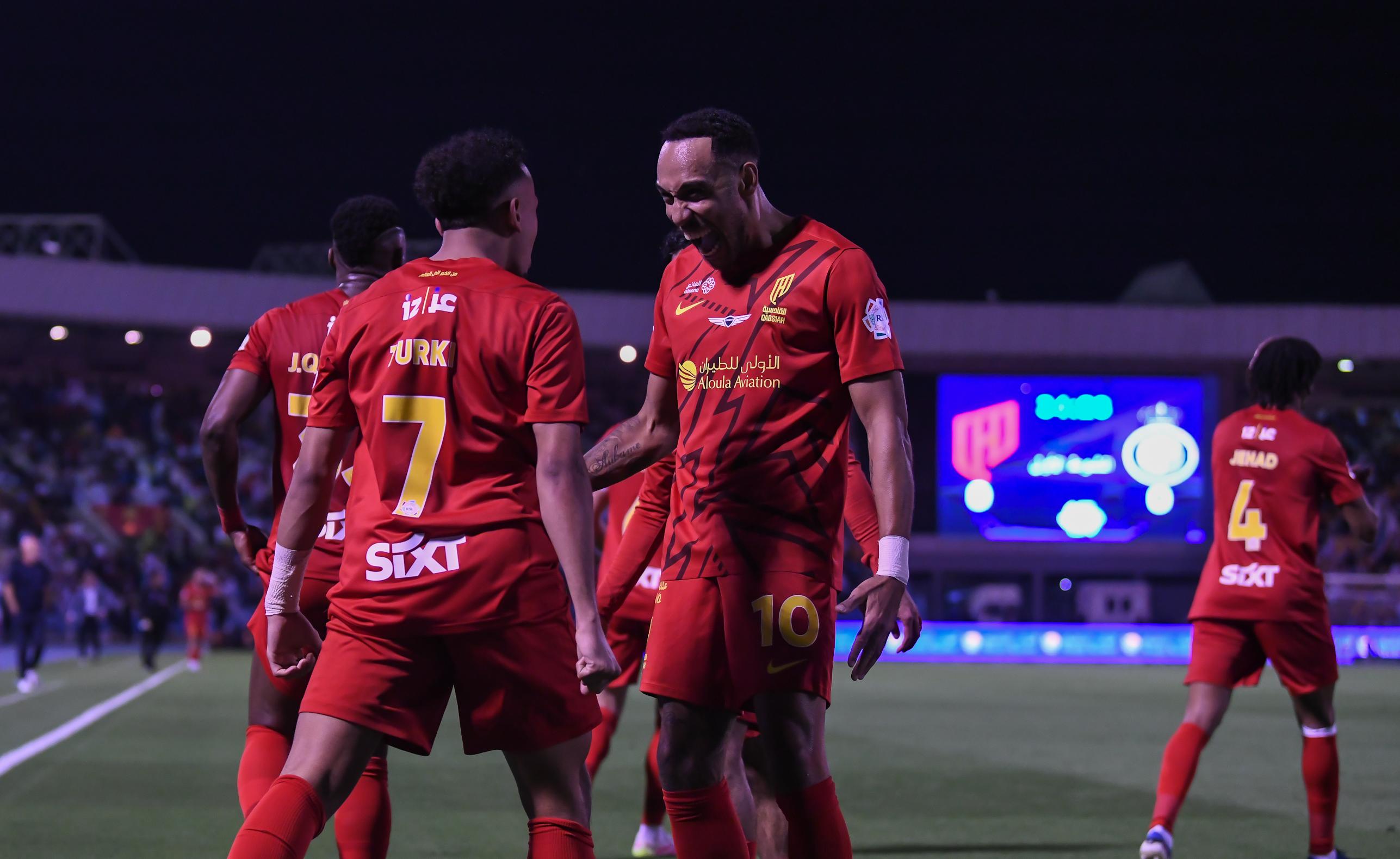 Mushuk tasvirlangan ish stoli fon rasmi