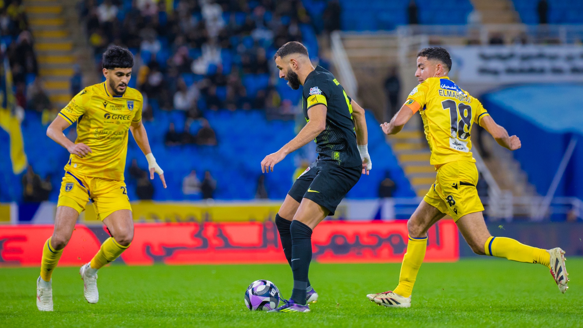 الاتحاد يصطدم بالتعاون.. والفتح يواجه الشباب